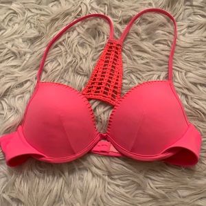Bikini top. Color:pink
